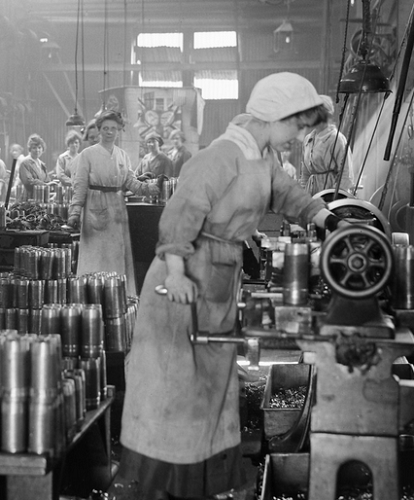 Women working in Woolwich Arsenal